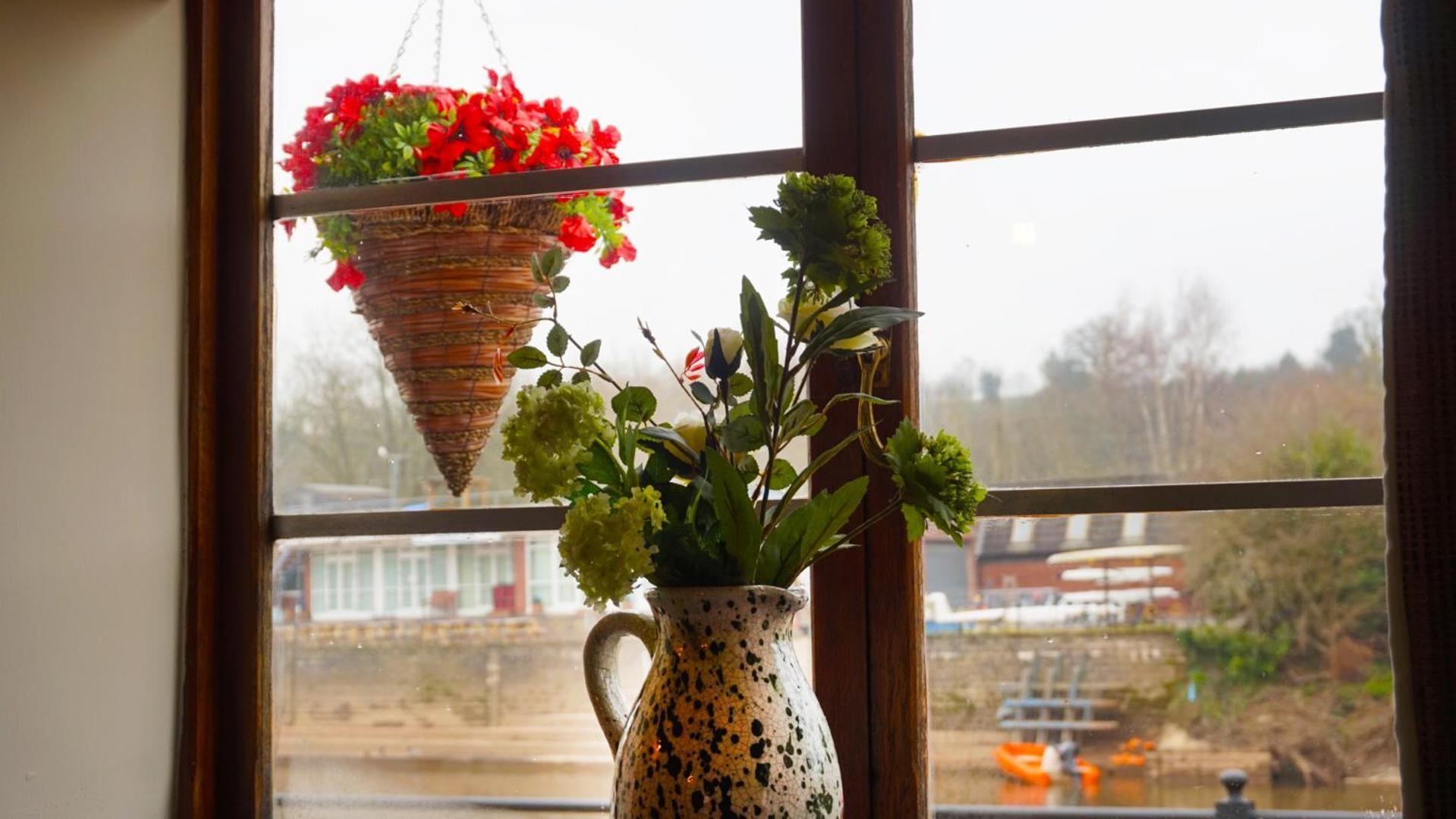 Bewdley River Cottage - Free Private Gated Parking For 2 Cars - River Front Location Exterior foto